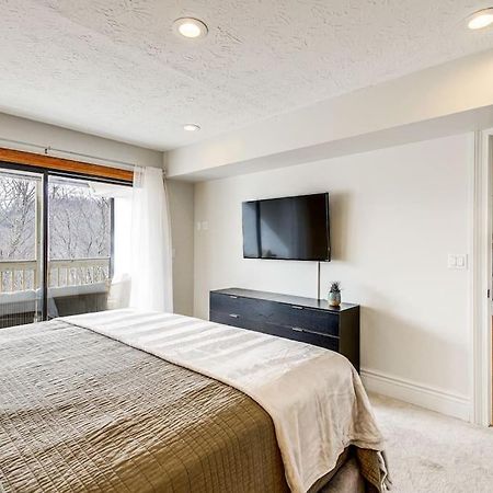Lux Retro Getaway W/ Ober & Smoky Mtn Views! Villa Gatlinburg Exterior foto