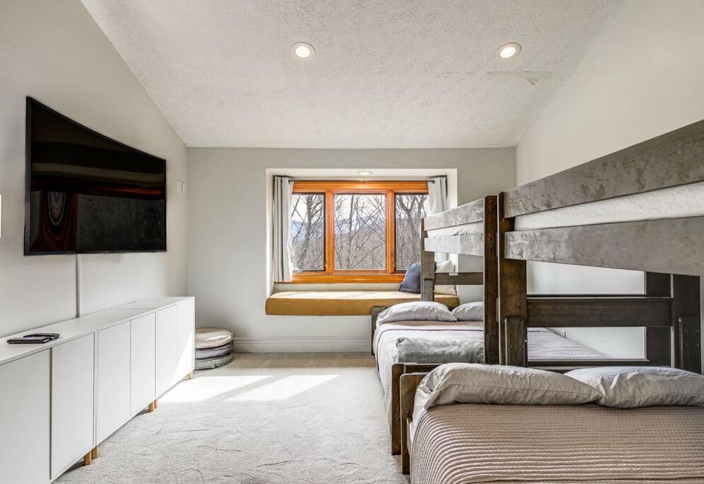 Lux Retro Getaway W/ Ober & Smoky Mtn Views! Villa Gatlinburg Exterior foto