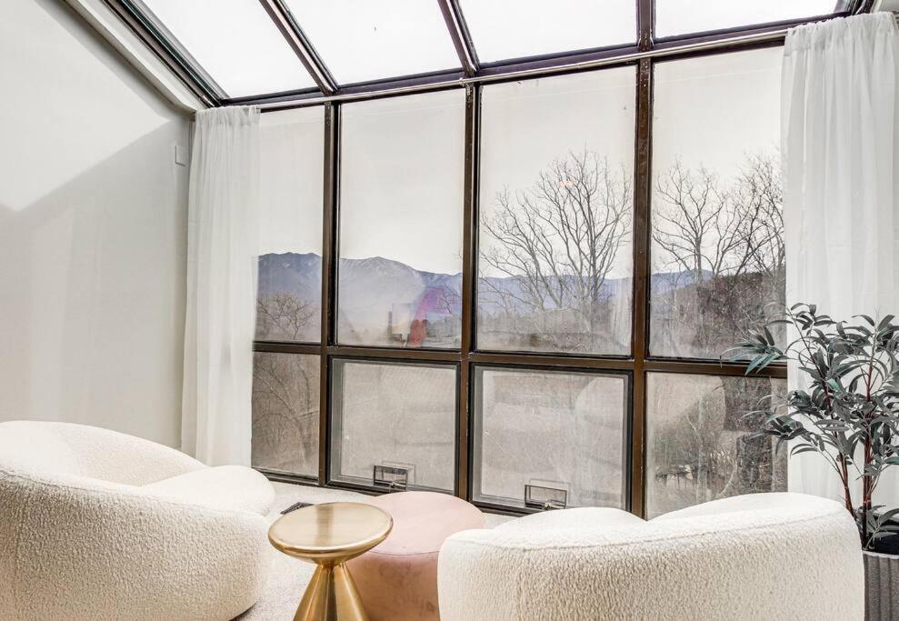 Lux Retro Getaway W/ Ober & Smoky Mtn Views! Villa Gatlinburg Exterior foto