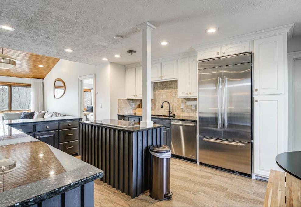 Lux Retro Getaway W/ Ober & Smoky Mtn Views! Villa Gatlinburg Exterior foto
