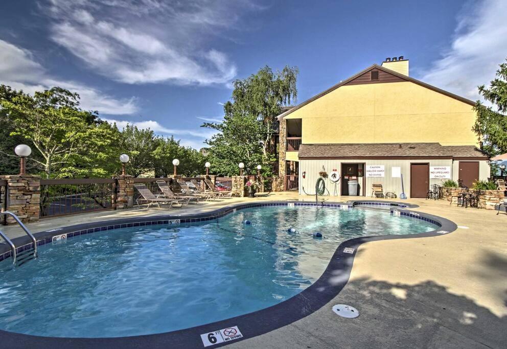 Lux Retro Getaway W/ Ober & Smoky Mtn Views! Villa Gatlinburg Exterior foto