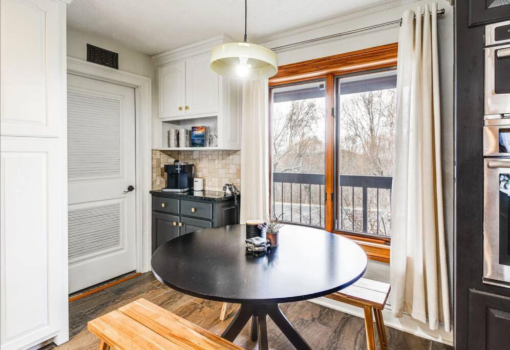 Lux Retro Getaway W/ Ober & Smoky Mtn Views! Villa Gatlinburg Exterior foto