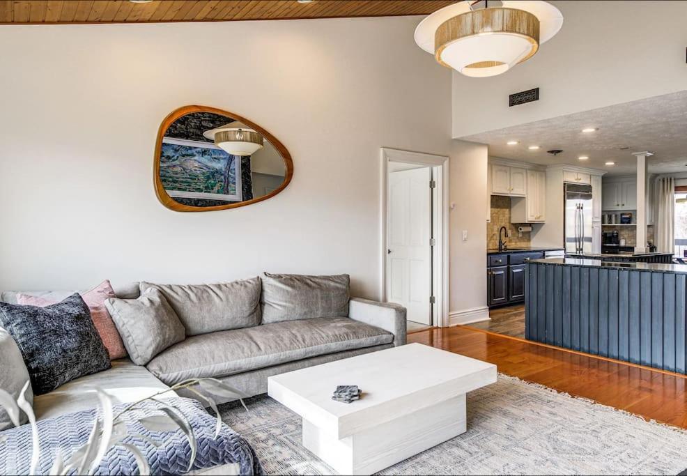 Lux Retro Getaway W/ Ober & Smoky Mtn Views! Villa Gatlinburg Exterior foto