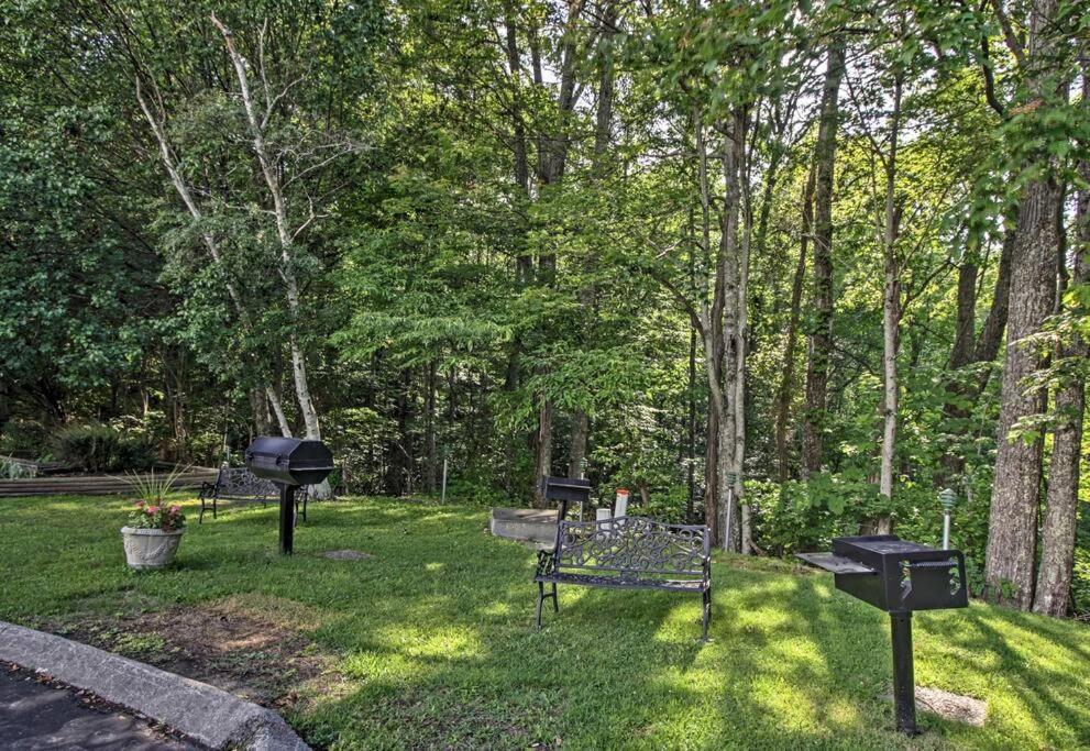Lux Retro Getaway W/ Ober & Smoky Mtn Views! Villa Gatlinburg Exterior foto
