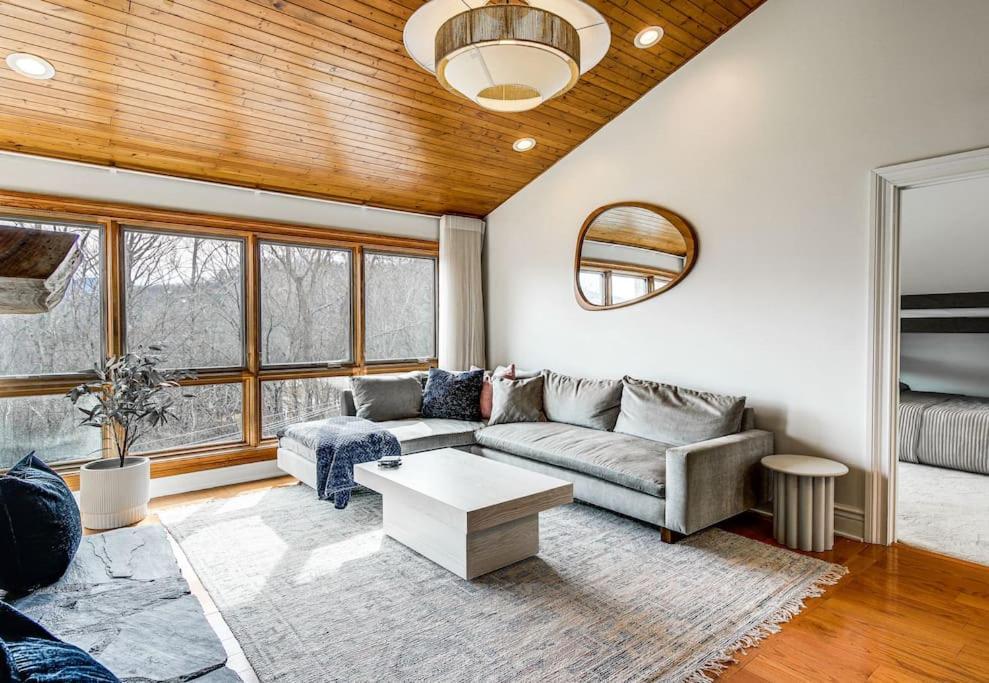 Lux Retro Getaway W/ Ober & Smoky Mtn Views! Villa Gatlinburg Exterior foto