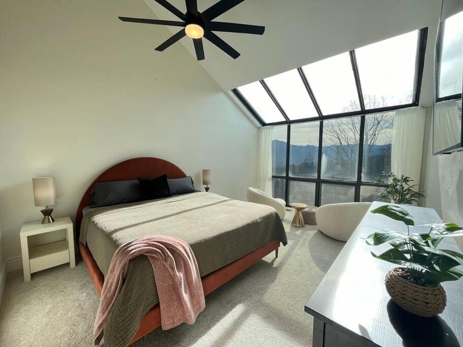 Lux Retro Getaway W/ Ober & Smoky Mtn Views! Villa Gatlinburg Exterior foto