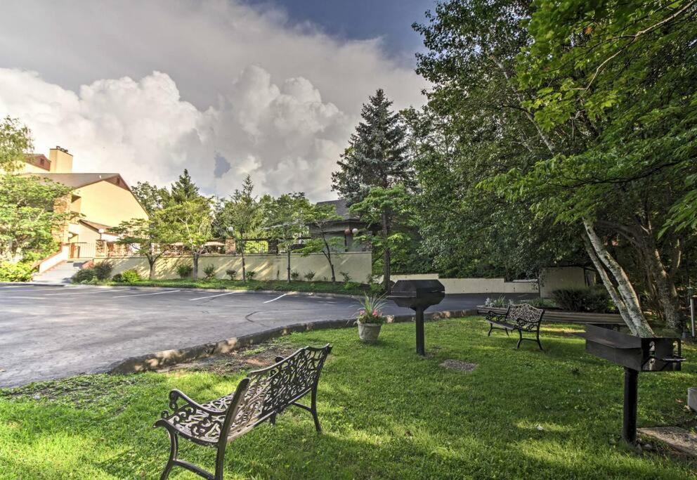 Lux Retro Getaway W/ Ober & Smoky Mtn Views! Villa Gatlinburg Exterior foto