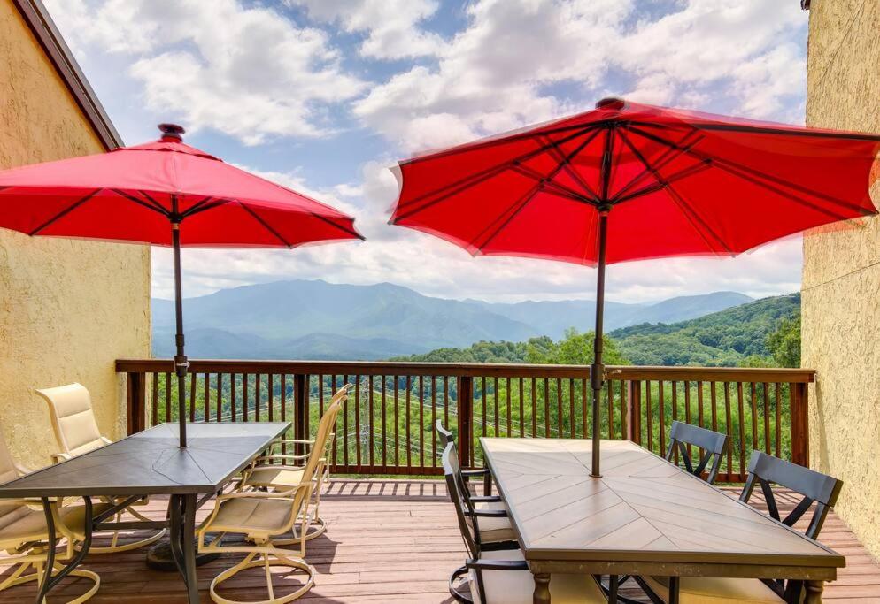 Lux Retro Getaway W/ Ober & Smoky Mtn Views! Villa Gatlinburg Exterior foto